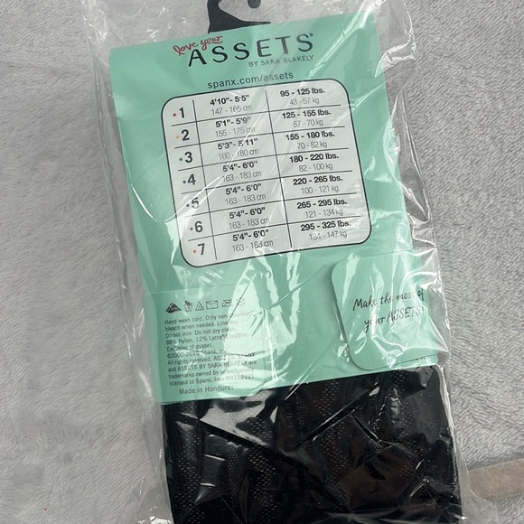 NEW‎ Spanx Assets Size 2 Black Textured Wish Bone Shaping Tights - Picture 3 of 4